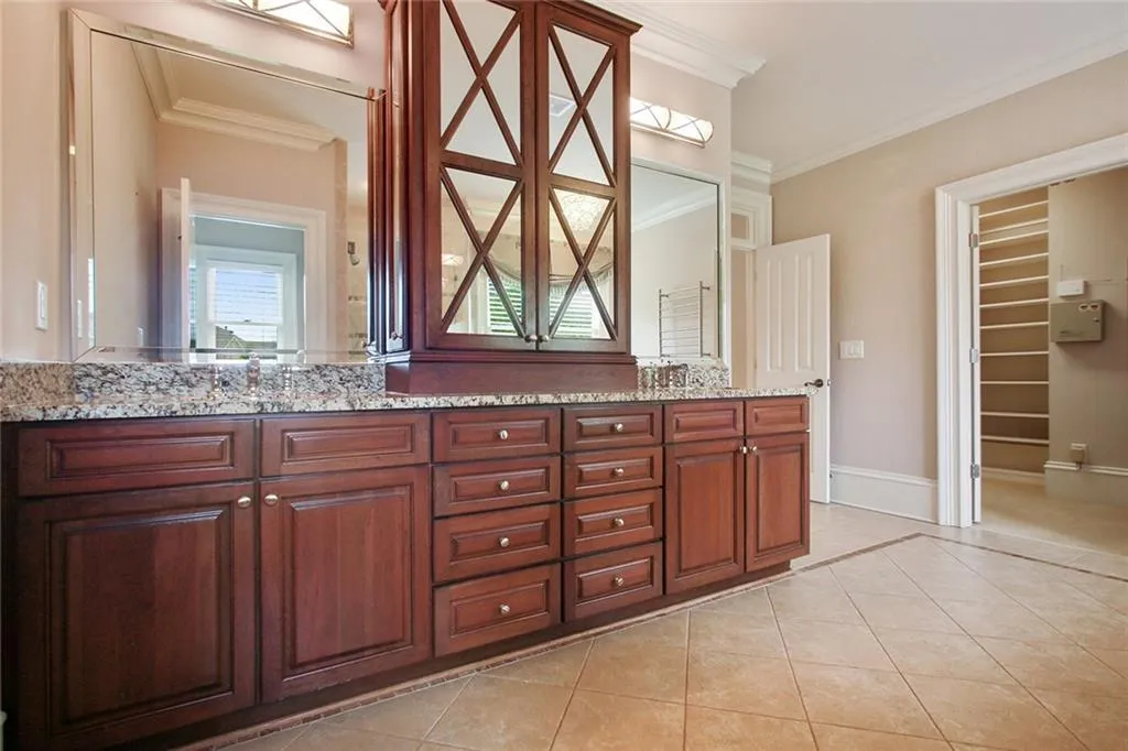 735 Glengate Place, Sandy Springs, Georgia 30328, 6 Bedrooms Bedrooms, ,6 BathroomsBathrooms,Residential,Sold,735 Glengate Place,5788177