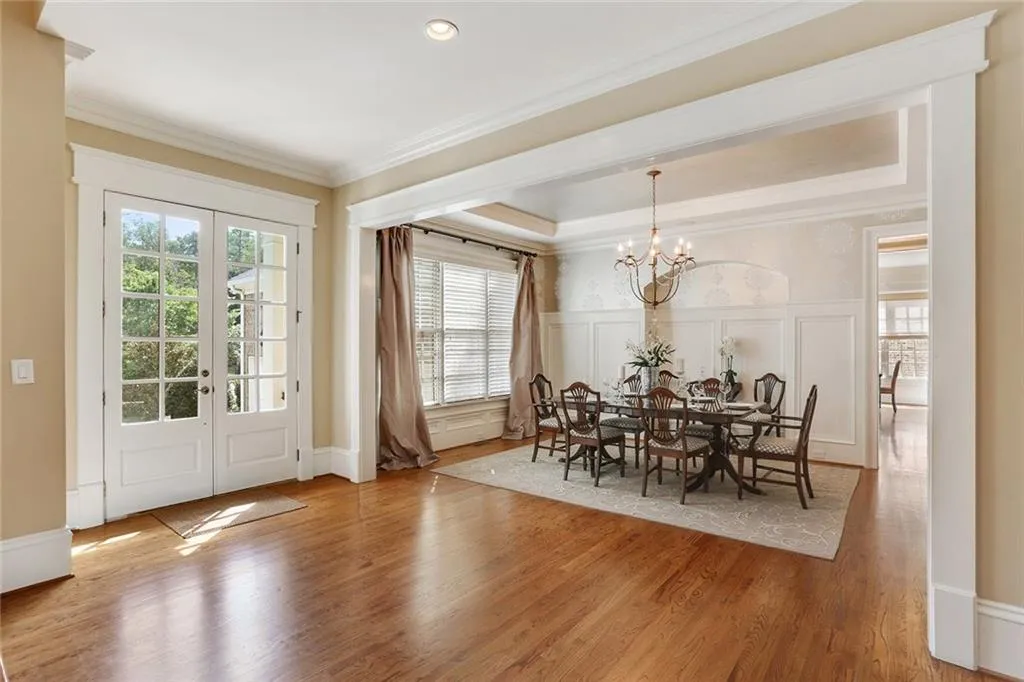 735 Glengate Place, Sandy Springs, Georgia 30328, 6 Bedrooms Bedrooms, ,6 BathroomsBathrooms,Residential,Sold,735 Glengate Place,5788177