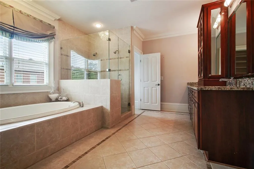 735 Glengate Place, Sandy Springs, Georgia 30328, 6 Bedrooms Bedrooms, ,6 BathroomsBathrooms,Residential,Sold,735 Glengate Place,5788177