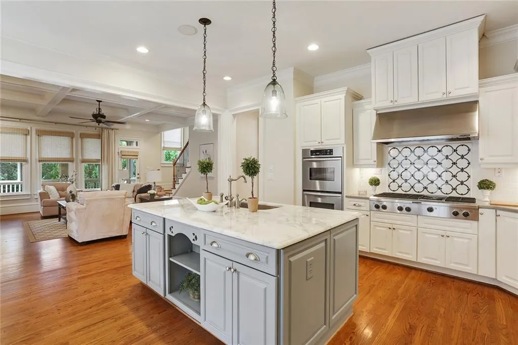 735 Glengate Place, Sandy Springs, Georgia 30328, 6 Bedrooms Bedrooms, ,6 BathroomsBathrooms,Residential,Sold,735 Glengate Place,5788177