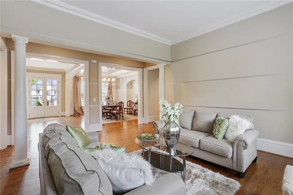 735 Glengate Place, Sandy Springs, Georgia 30328, 6 Bedrooms Bedrooms, ,6 BathroomsBathrooms,Residential,Sold,735 Glengate Place,5788177