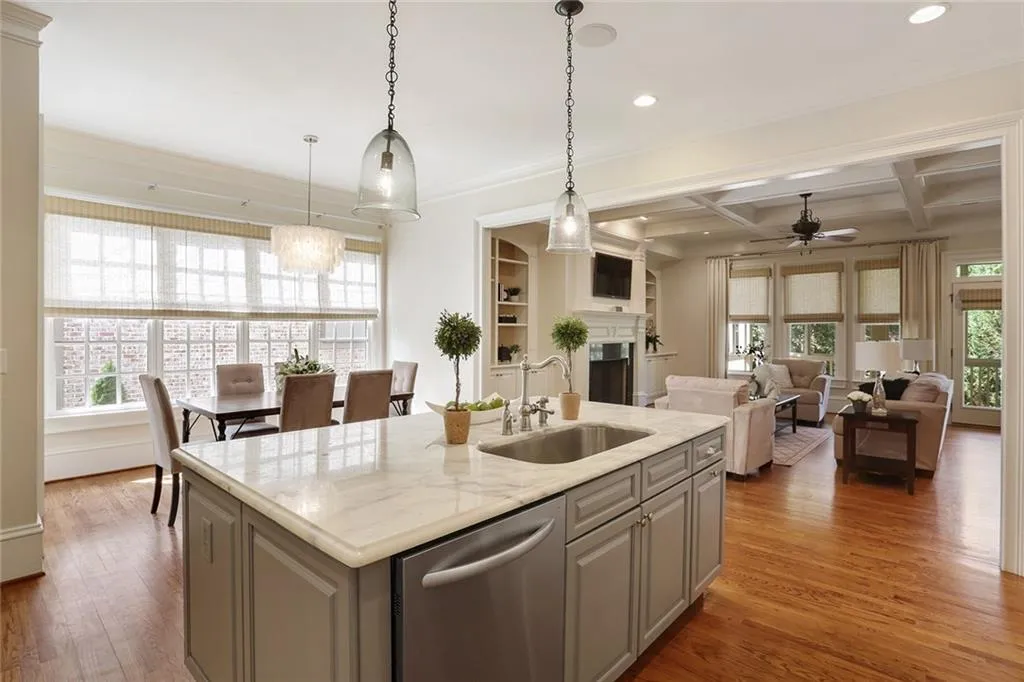 735 Glengate Place, Sandy Springs, Georgia 30328, 6 Bedrooms Bedrooms, ,6 BathroomsBathrooms,Residential,Sold,735 Glengate Place,5788177