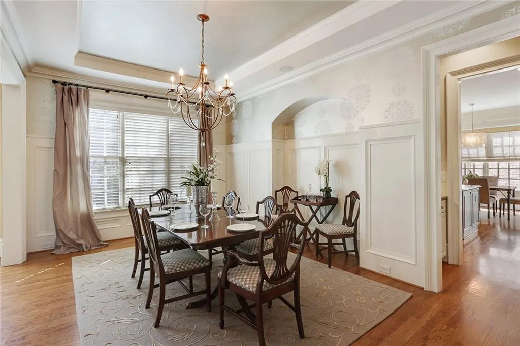 735 Glengate Place, Sandy Springs, Georgia 30328, 6 Bedrooms Bedrooms, ,6 BathroomsBathrooms,Residential,Sold,735 Glengate Place,5788177