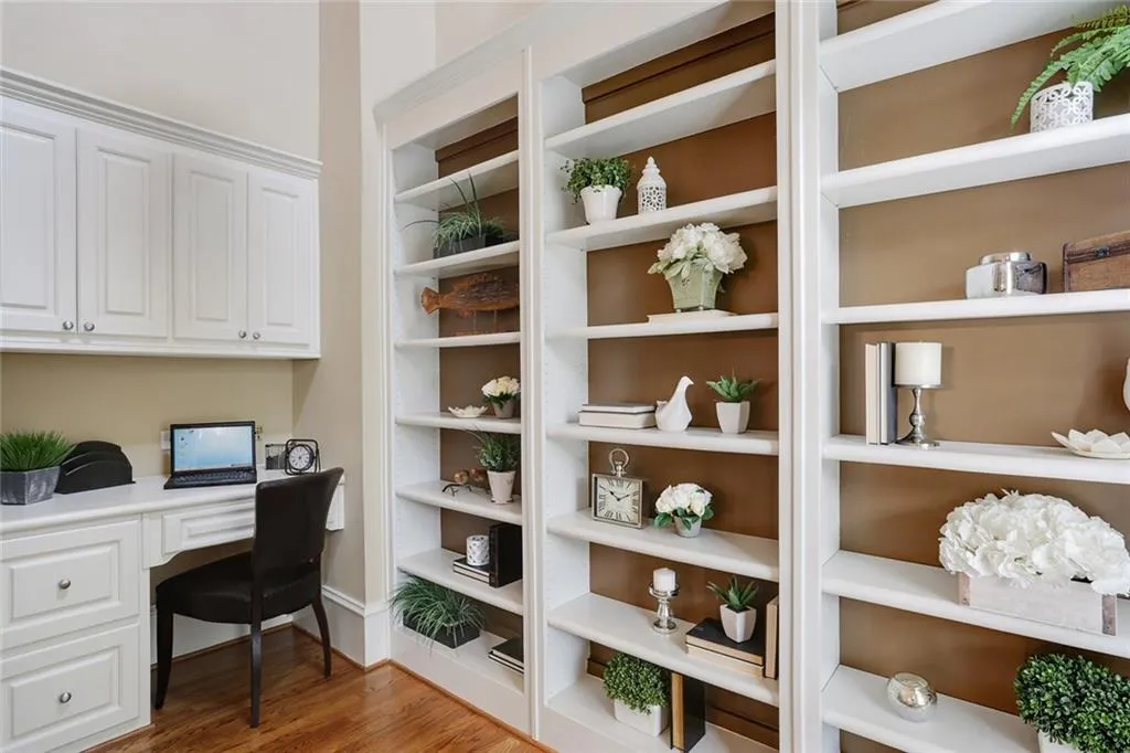 735 Glengate Place, Sandy Springs, Georgia 30328, 6 Bedrooms Bedrooms, ,6 BathroomsBathrooms,Residential,Sold,735 Glengate Place,5788177