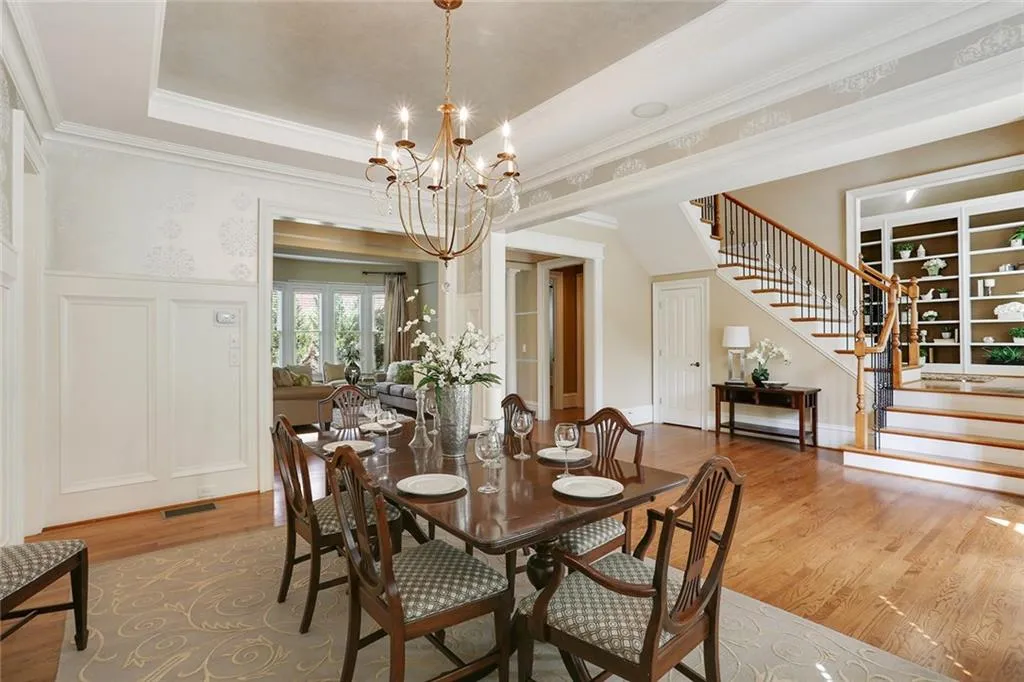 735 Glengate Place, Sandy Springs, Georgia 30328, 6 Bedrooms Bedrooms, ,6 BathroomsBathrooms,Residential,Sold,735 Glengate Place,5788177