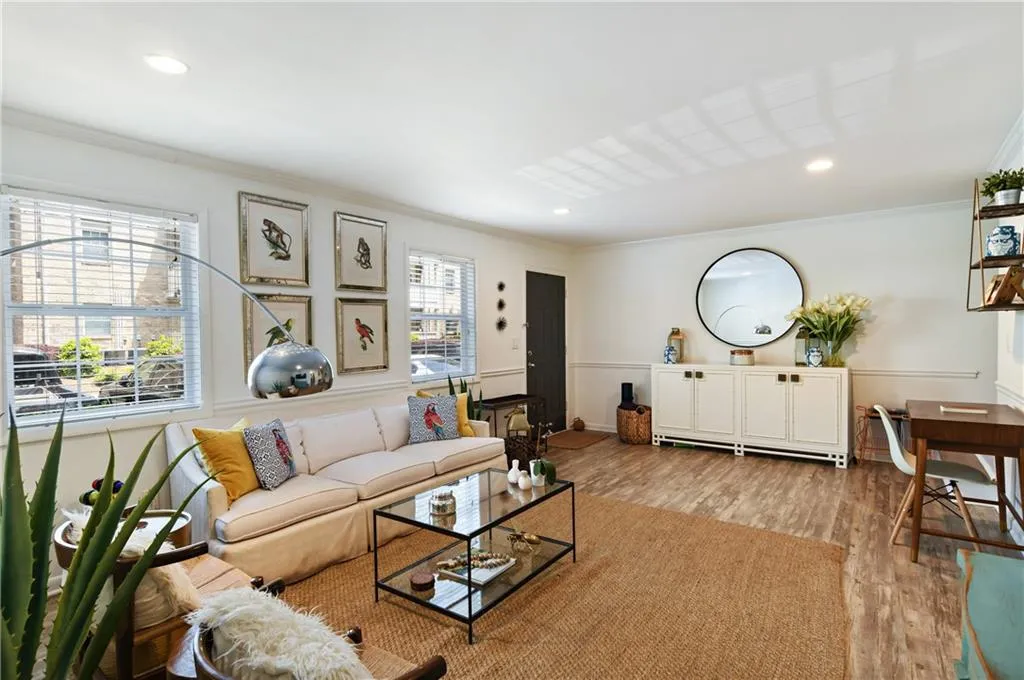 6900 Roswell Road Unit O8, Atlanta, Georgia 30328, 3 Bedrooms Bedrooms, ,2 BathroomsBathrooms,Residential,Sold,6900 Roswell Road Unit O8,7028604