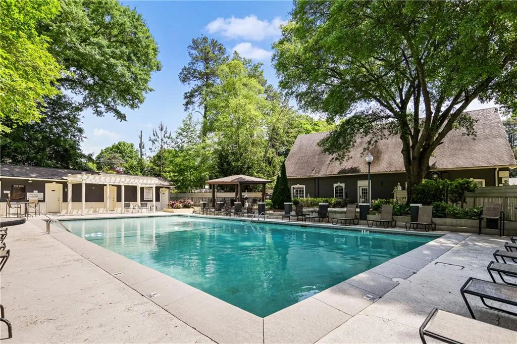 6900 Roswell Road Unit O8, Atlanta, Georgia 30328, 3 Bedrooms Bedrooms, ,2 BathroomsBathrooms,Residential,Sold,6900 Roswell Road Unit O8,7028604
