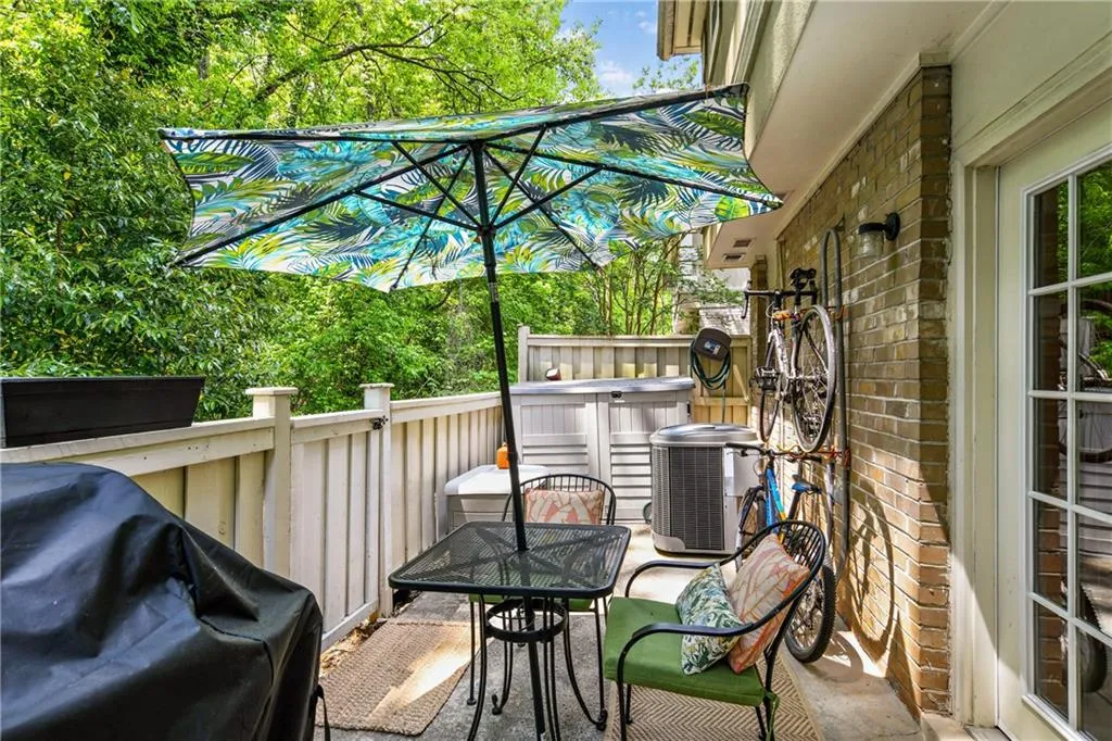 6900 Roswell Road Unit O8, Atlanta, Georgia 30328, 3 Bedrooms Bedrooms, ,2 BathroomsBathrooms,Residential,Sold,6900 Roswell Road Unit O8,7028604