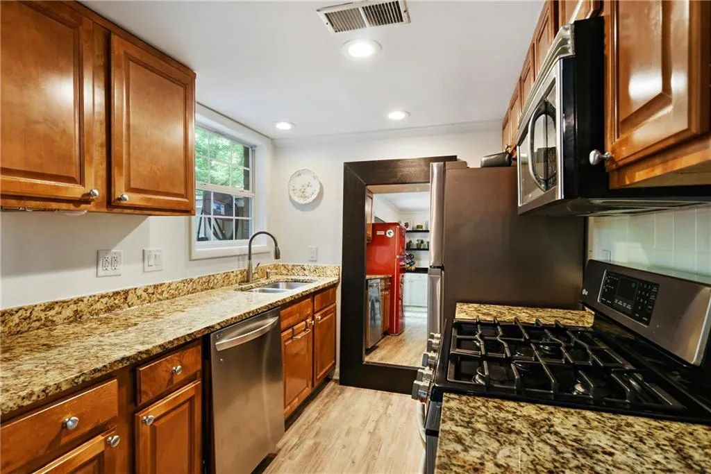 6900 Roswell Road Unit O8, Atlanta, Georgia 30328, 3 Bedrooms Bedrooms, ,2 BathroomsBathrooms,Residential,Sold,6900 Roswell Road Unit O8,7028604