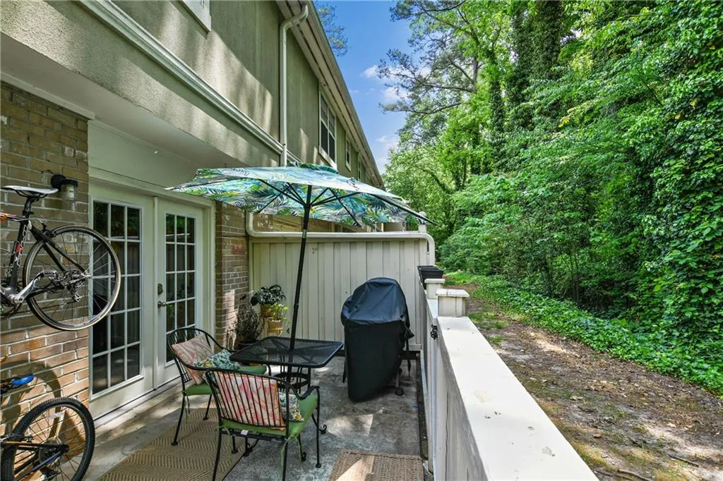 6900 Roswell Road Unit O8, Atlanta, Georgia 30328, 3 Bedrooms Bedrooms, ,2 BathroomsBathrooms,Residential,Sold,6900 Roswell Road Unit O8,7028604