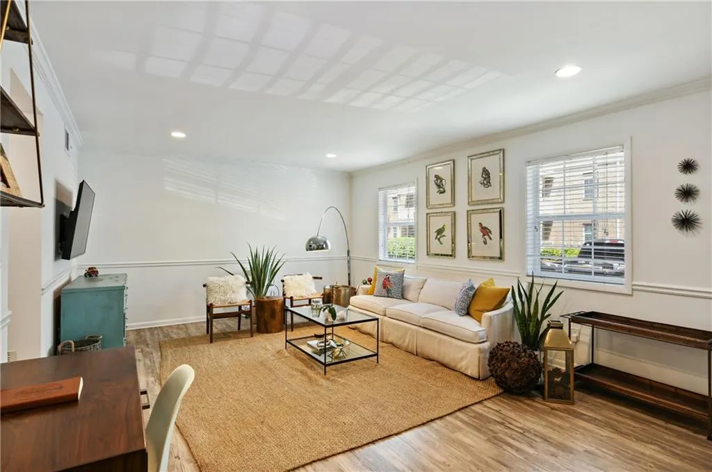 6900 Roswell Road Unit O8, Atlanta, Georgia 30328, 3 Bedrooms Bedrooms, ,2 BathroomsBathrooms,Residential,Sold,6900 Roswell Road Unit O8,7028604