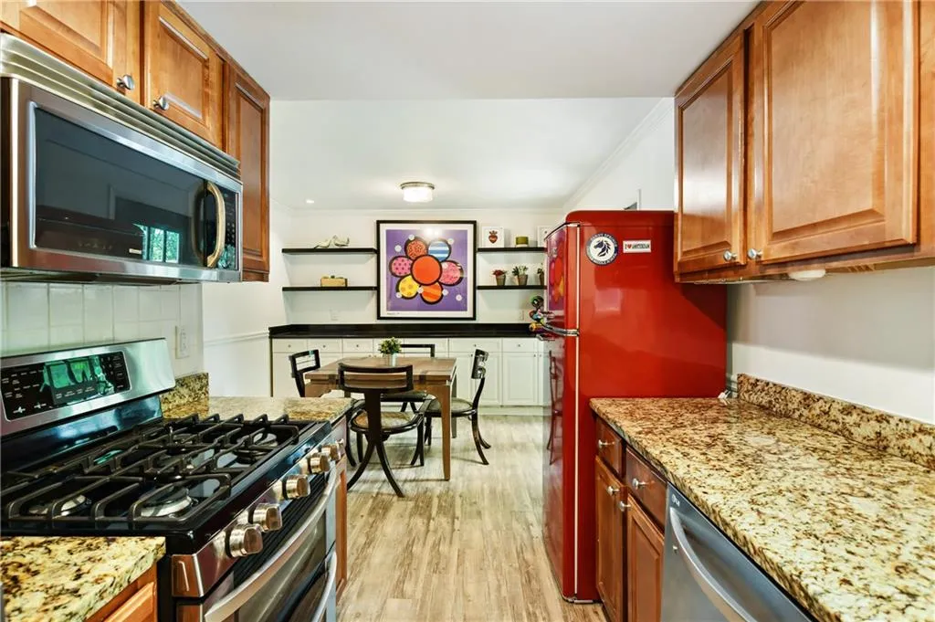 6900 Roswell Road Unit O8, Atlanta, Georgia 30328, 3 Bedrooms Bedrooms, ,2 BathroomsBathrooms,Residential,Sold,6900 Roswell Road Unit O8,7028604