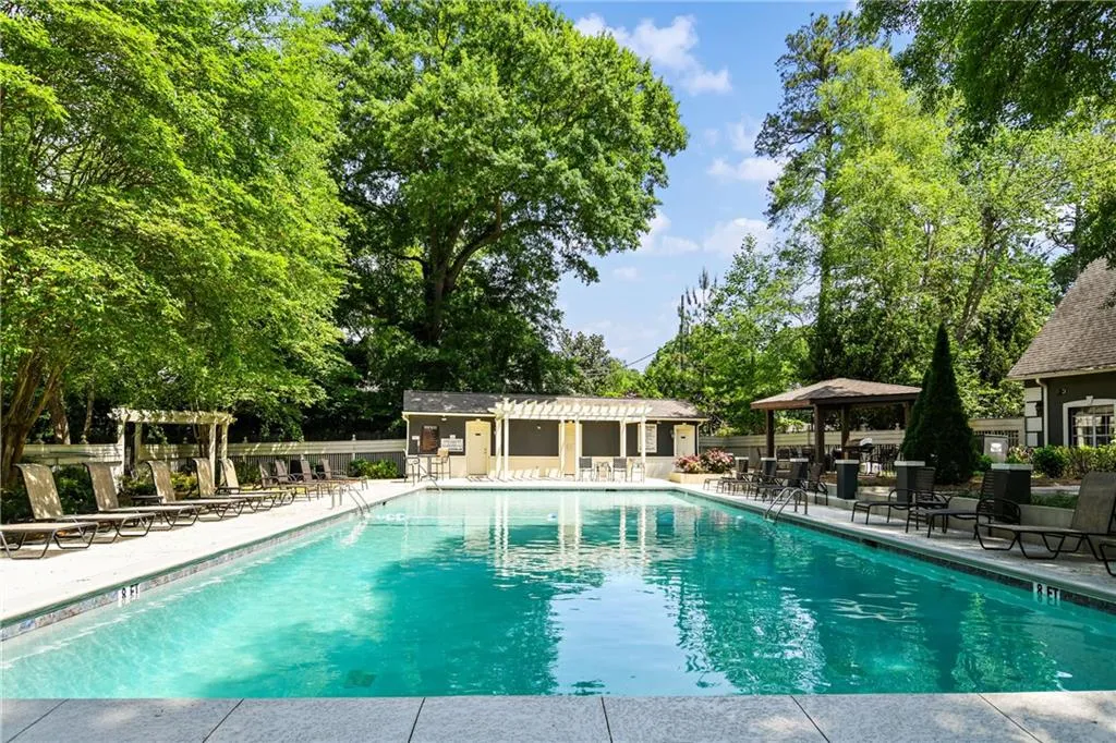 6900 Roswell Road Unit O8, Atlanta, Georgia 30328, 3 Bedrooms Bedrooms, ,2 BathroomsBathrooms,Residential,Sold,6900 Roswell Road Unit O8,7028604
