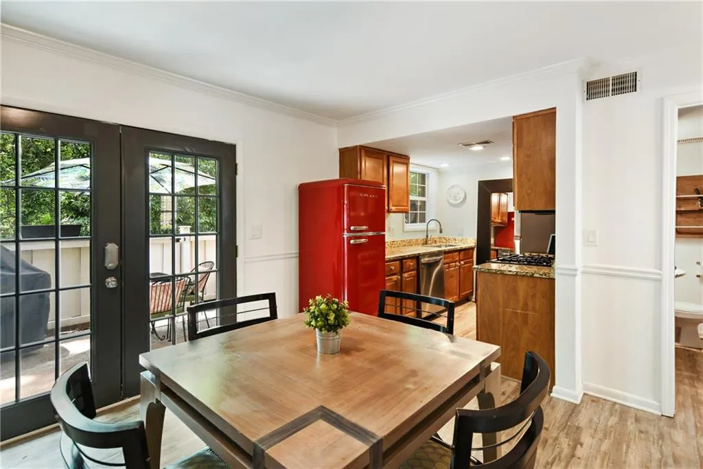 6900 Roswell Road Unit O8, Atlanta, Georgia 30328, 3 Bedrooms Bedrooms, ,2 BathroomsBathrooms,Residential,Sold,6900 Roswell Road Unit O8,7028604