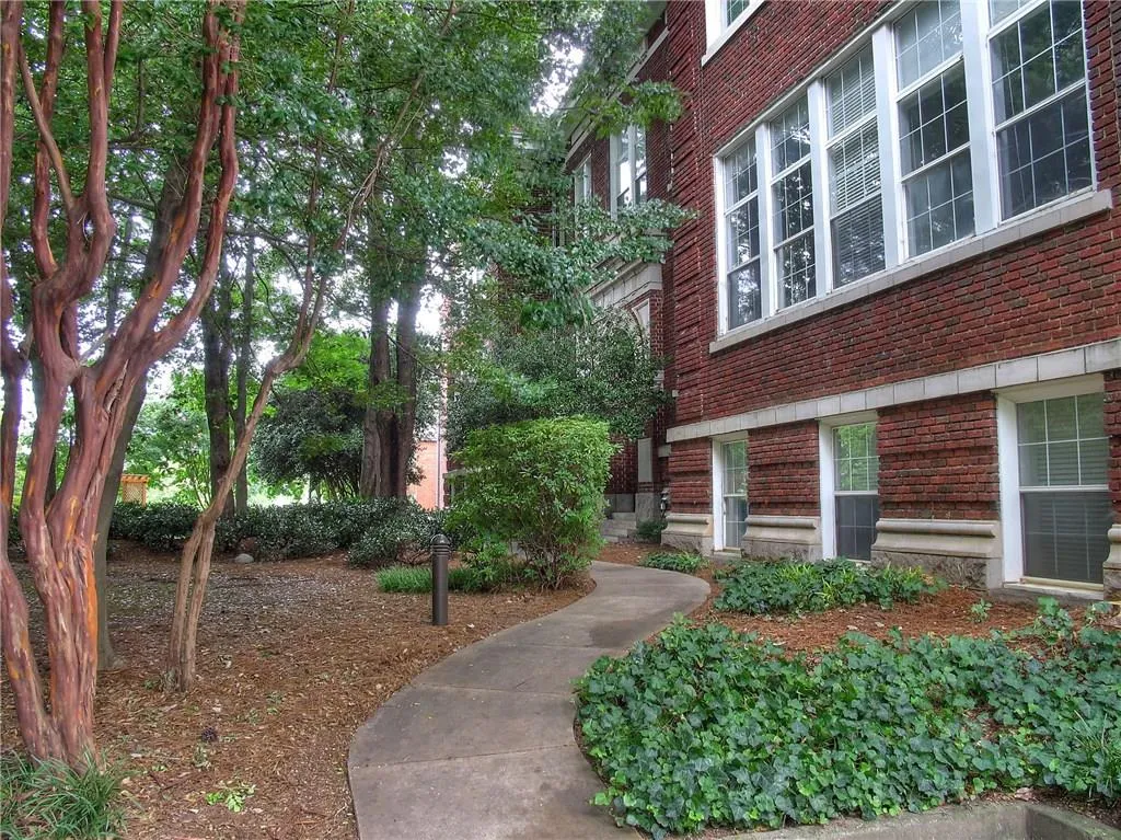 1031 State Street Nw Unit 203, Atlanta, Georgia 30318, 2 Bedrooms Bedrooms, ,2 BathroomsBathrooms,Residential,Sold,1031 State Street Nw Unit 203,5717078
