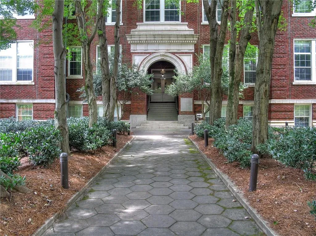 1031 State Street Nw Unit 203, Atlanta, Georgia 30318, 2 Bedrooms Bedrooms, ,2 BathroomsBathrooms,Residential,Sold,1031 State Street Nw Unit 203,5717078