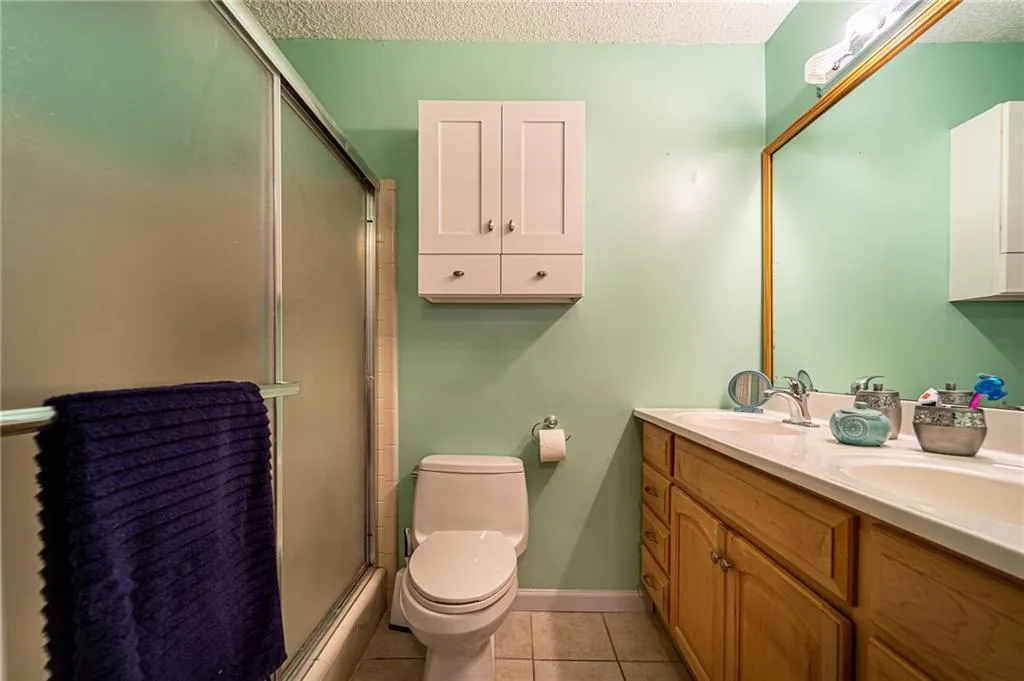 401 Barrington Hills Drive, Atlanta, Georgia 30350, 2 Bedrooms Bedrooms, ,2 BathroomsBathrooms,Residential,Sold,401 Barrington Hills Drive,6902973