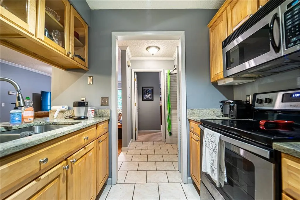 401 Barrington Hills Drive, Atlanta, Georgia 30350, 2 Bedrooms Bedrooms, ,2 BathroomsBathrooms,Residential,Sold,401 Barrington Hills Drive,6902973