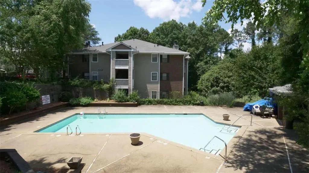 401 Barrington Hills Drive, Atlanta, Georgia 30350, 2 Bedrooms Bedrooms, ,2 BathroomsBathrooms,Residential,Sold,401 Barrington Hills Drive,6902973