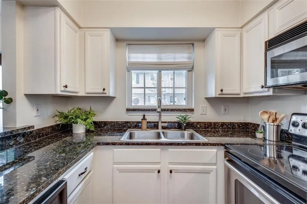 6940 Roswell Road Unit 24c, Atlanta, Georgia 30328, 1 Bedroom Bedrooms, ,1 BathroomBathrooms,Residential,Sold,6940 Roswell Road Unit 24c,7383883