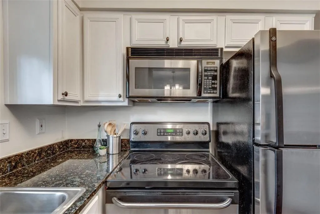 6940 Roswell Road Unit 24c, Atlanta, Georgia 30328, 1 Bedroom Bedrooms, ,1 BathroomBathrooms,Residential,Sold,6940 Roswell Road Unit 24c,7383883