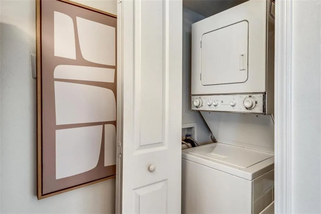 6940 Roswell Road Unit 24c, Atlanta, Georgia 30328, 1 Bedroom Bedrooms, ,1 BathroomBathrooms,Residential,Sold,6940 Roswell Road Unit 24c,7383883