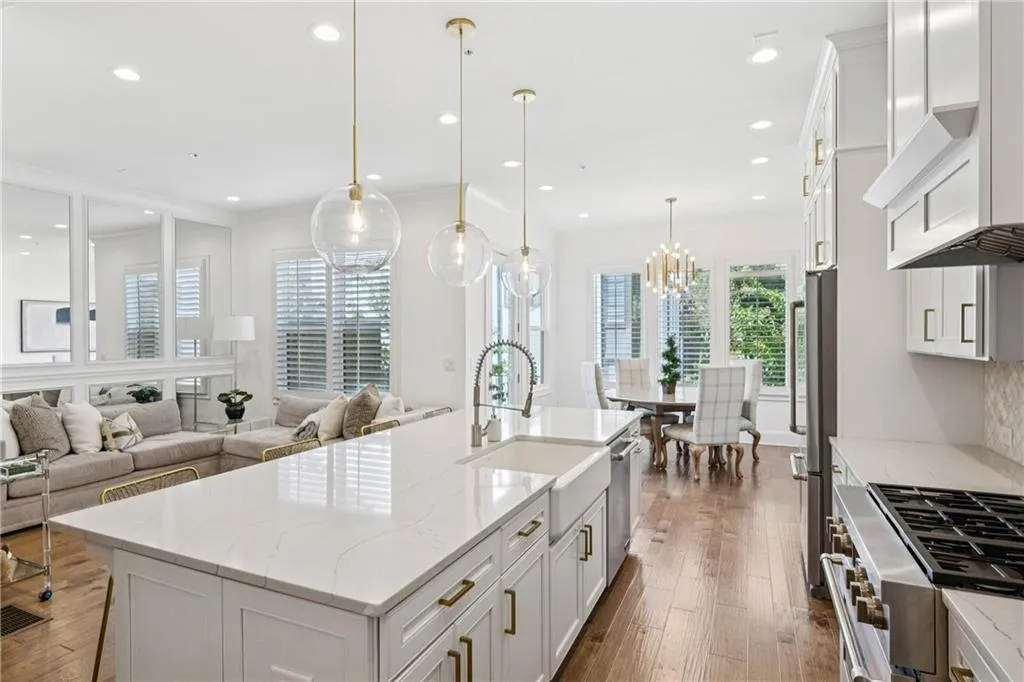 4514 Collins Avenue, Atlanta, Georgia 30342, 4 Bedrooms Bedrooms, ,4 BathroomsBathrooms,Residential,For Sale,4514 Collins Avenue,7647888
