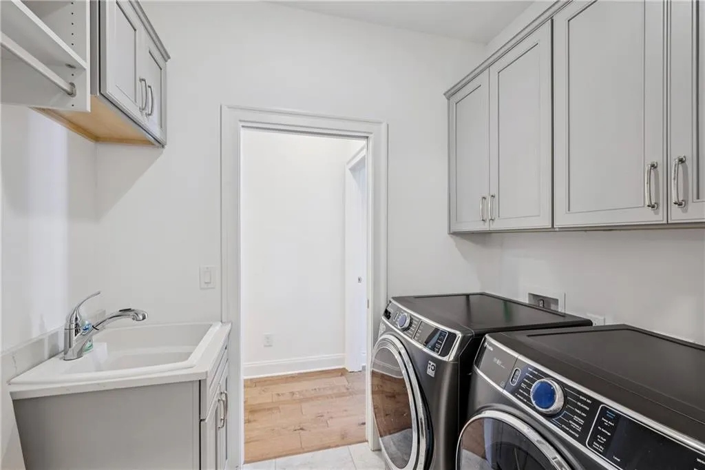 4514 Collins Avenue, Atlanta, Georgia 30342, 4 Bedrooms Bedrooms, ,4 BathroomsBathrooms,Residential,For Sale,4514 Collins Avenue,7647888