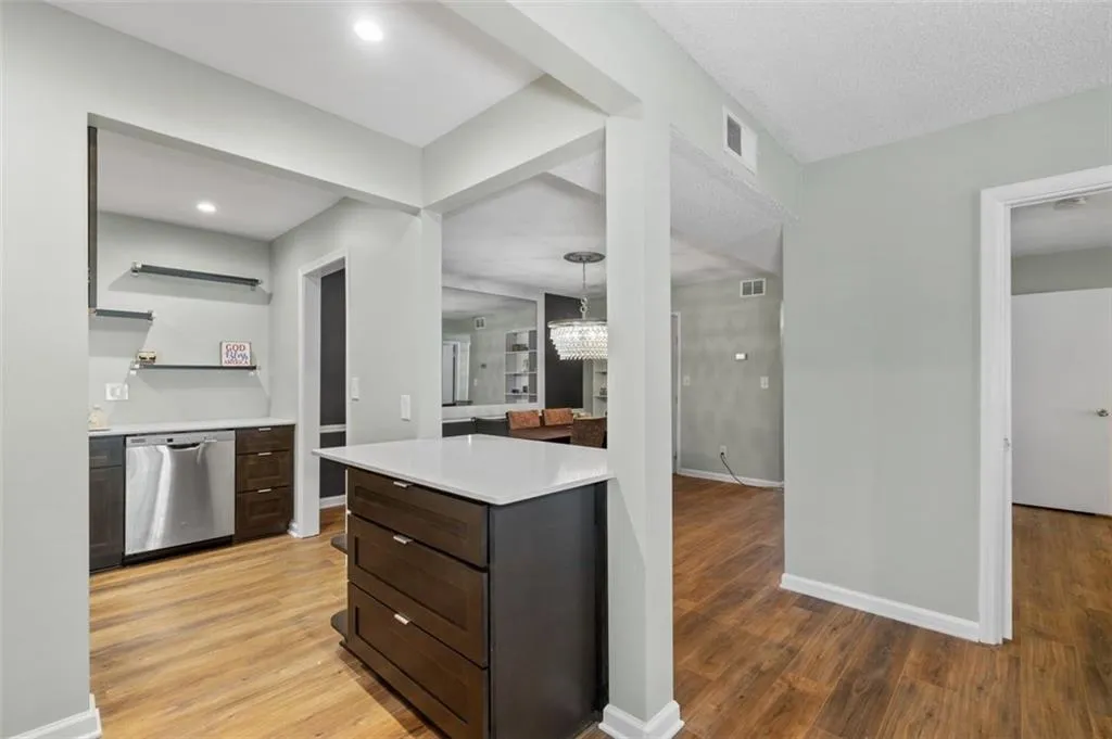 6851 Roswell Road Unit H18, Atlanta, Georgia 30328, 3 Bedrooms Bedrooms, ,2 BathroomsBathrooms,Residential,For Sale,6851 Roswell Road Unit H18,7592767