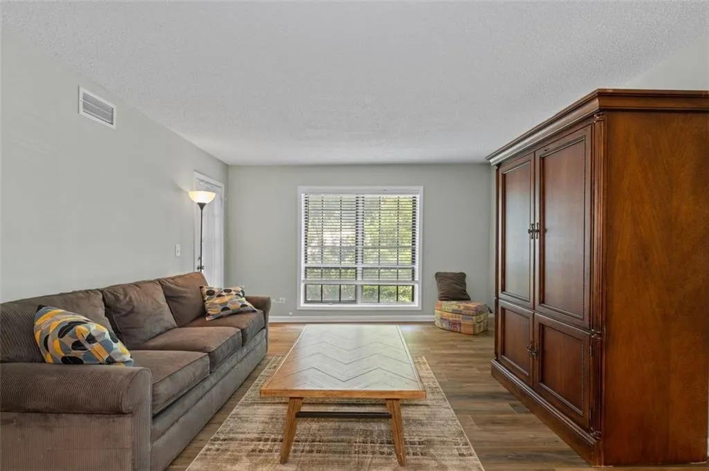 6851 Roswell Road Unit H18, Atlanta, Georgia 30328, 3 Bedrooms Bedrooms, ,2 BathroomsBathrooms,Residential,For Sale,6851 Roswell Road Unit H18,7592767