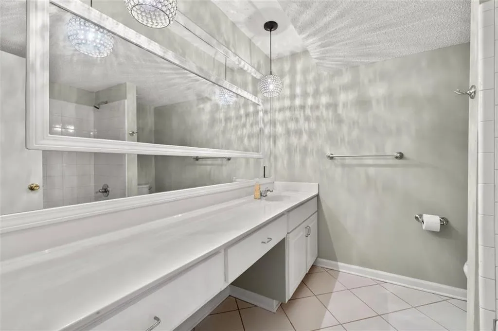 6851 Roswell Road Unit H18, Atlanta, Georgia 30328, 3 Bedrooms Bedrooms, ,2 BathroomsBathrooms,Residential,For Sale,6851 Roswell Road Unit H18,7592767