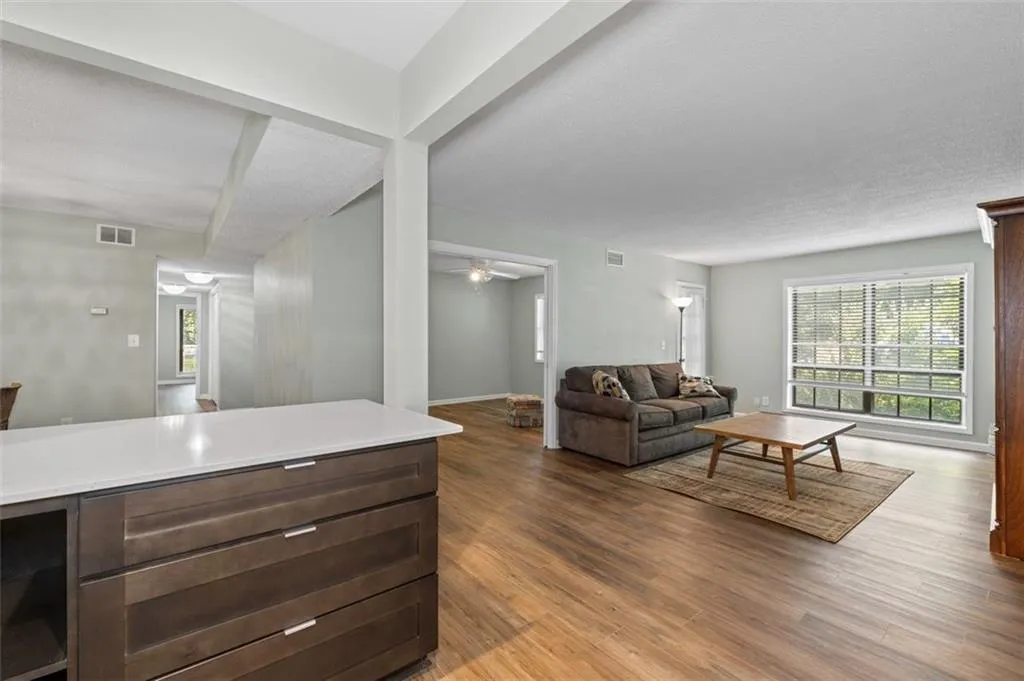 6851 Roswell Road Unit H18, Atlanta, Georgia 30328, 3 Bedrooms Bedrooms, ,2 BathroomsBathrooms,Residential,For Sale,6851 Roswell Road Unit H18,7592767
