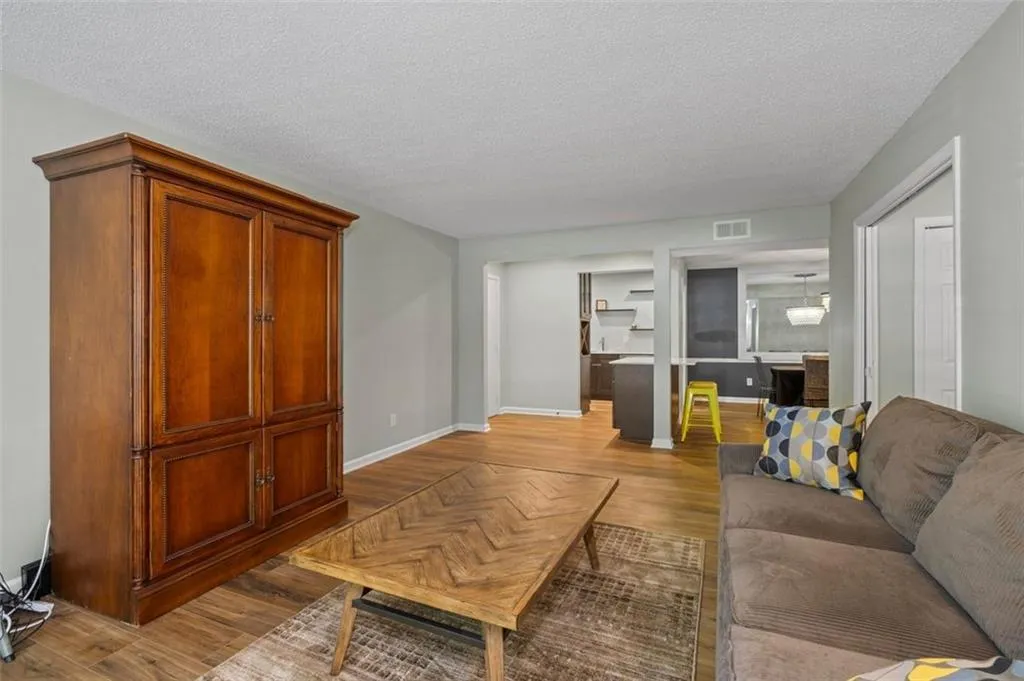 6851 Roswell Road Unit H18, Atlanta, Georgia 30328, 3 Bedrooms Bedrooms, ,2 BathroomsBathrooms,Residential,For Sale,6851 Roswell Road Unit H18,7592767