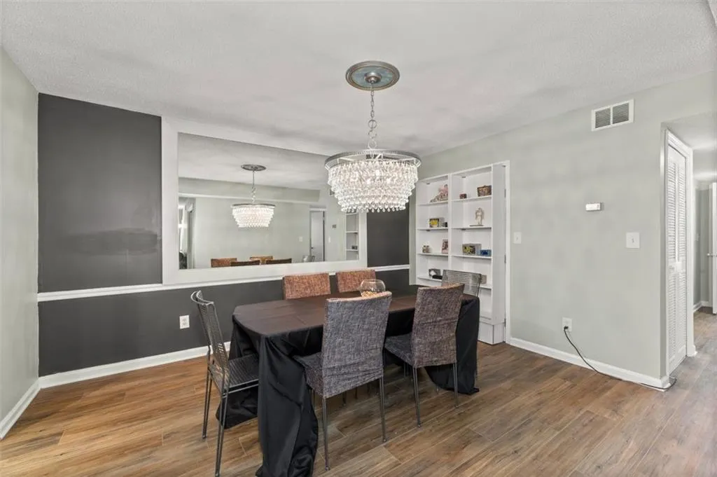 6851 Roswell Road Unit H18, Atlanta, Georgia 30328, 3 Bedrooms Bedrooms, ,2 BathroomsBathrooms,Residential,For Sale,6851 Roswell Road Unit H18,7592767