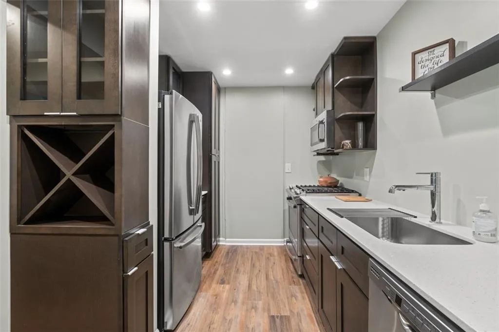 6851 Roswell Road Unit H18, Atlanta, Georgia 30328, 3 Bedrooms Bedrooms, ,2 BathroomsBathrooms,Residential,For Sale,6851 Roswell Road Unit H18,7592767