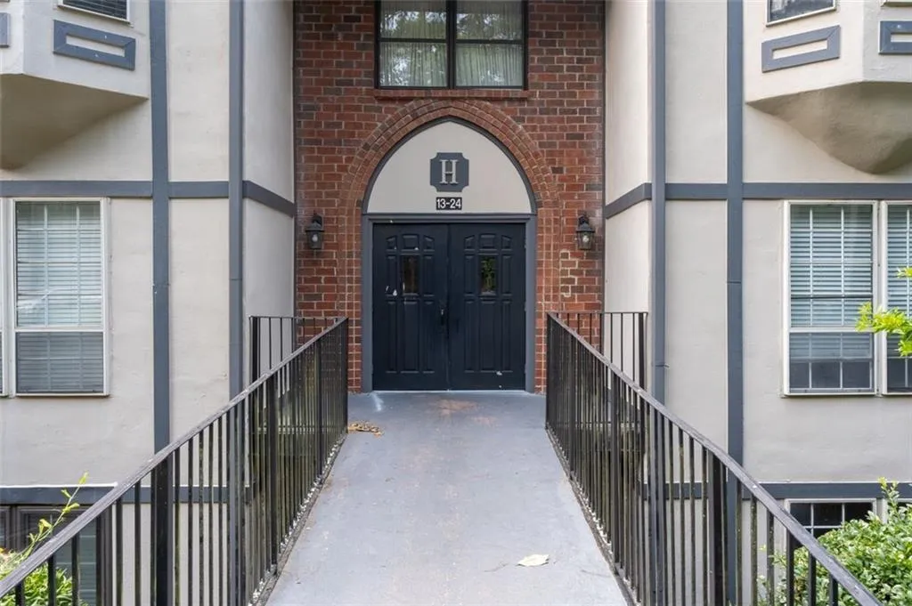 6851 Roswell Road Unit H18, Atlanta, Georgia 30328, 3 Bedrooms Bedrooms, ,2 BathroomsBathrooms,Residential,For Sale,6851 Roswell Road Unit H18,7592767