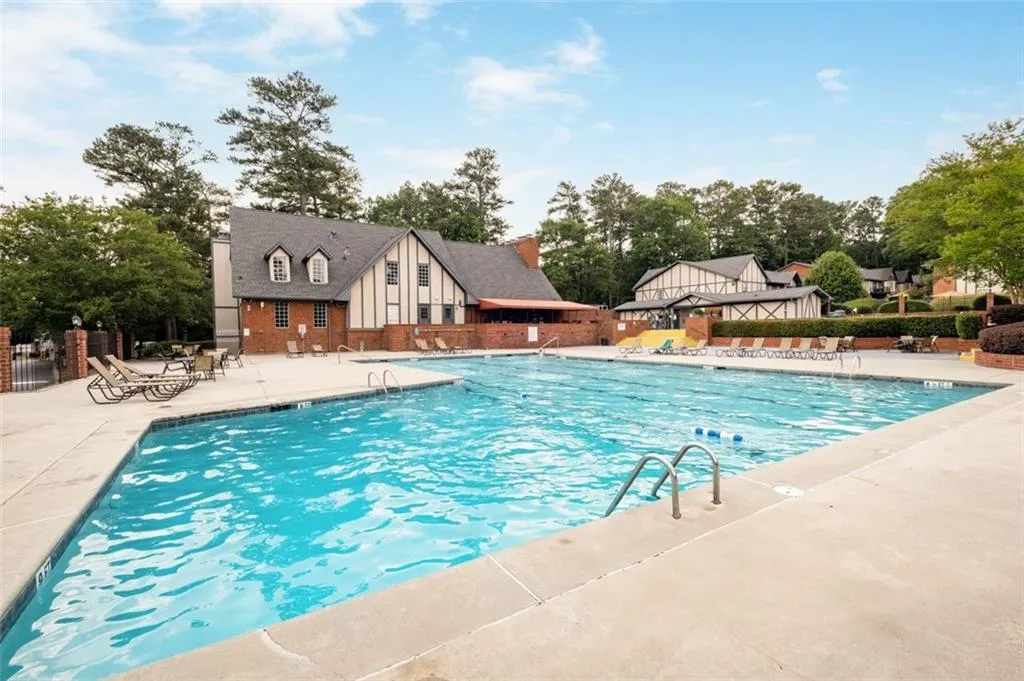 6851 Roswell Road Unit H18, Atlanta, Georgia 30328, 3 Bedrooms Bedrooms, ,2 BathroomsBathrooms,Residential,For Sale,6851 Roswell Road Unit H18,7592767