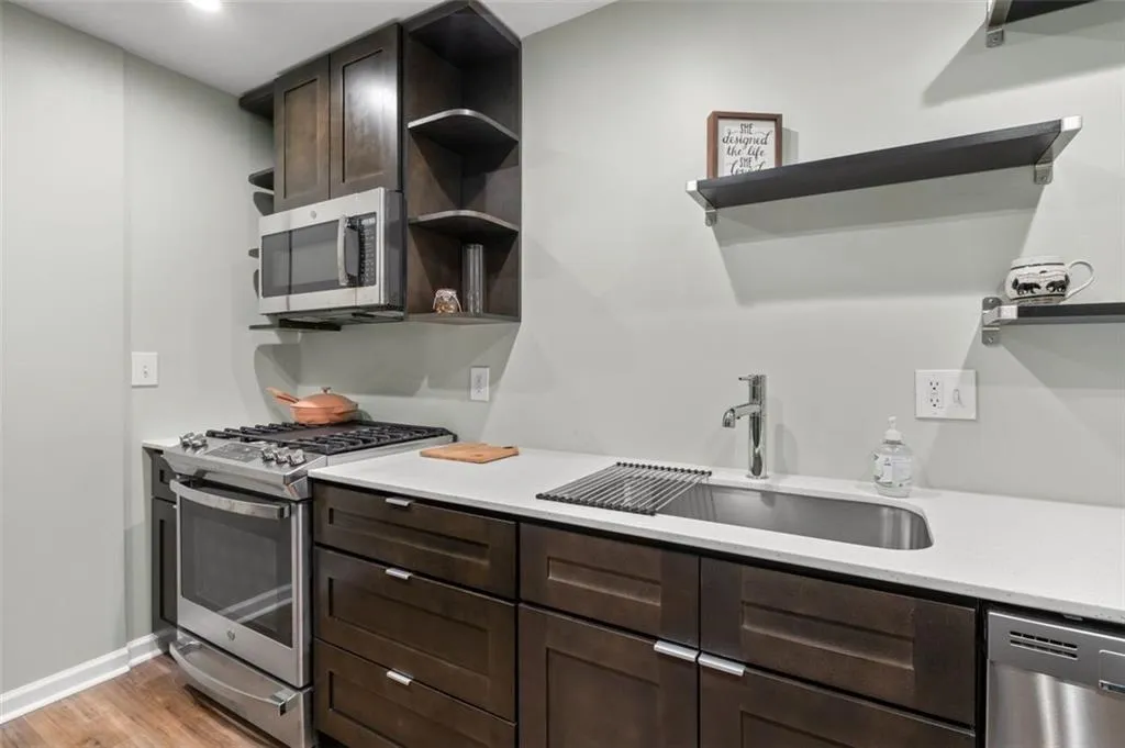 6851 Roswell Road Unit H18, Atlanta, Georgia 30328, 3 Bedrooms Bedrooms, ,2 BathroomsBathrooms,Residential,For Sale,6851 Roswell Road Unit H18,7592767