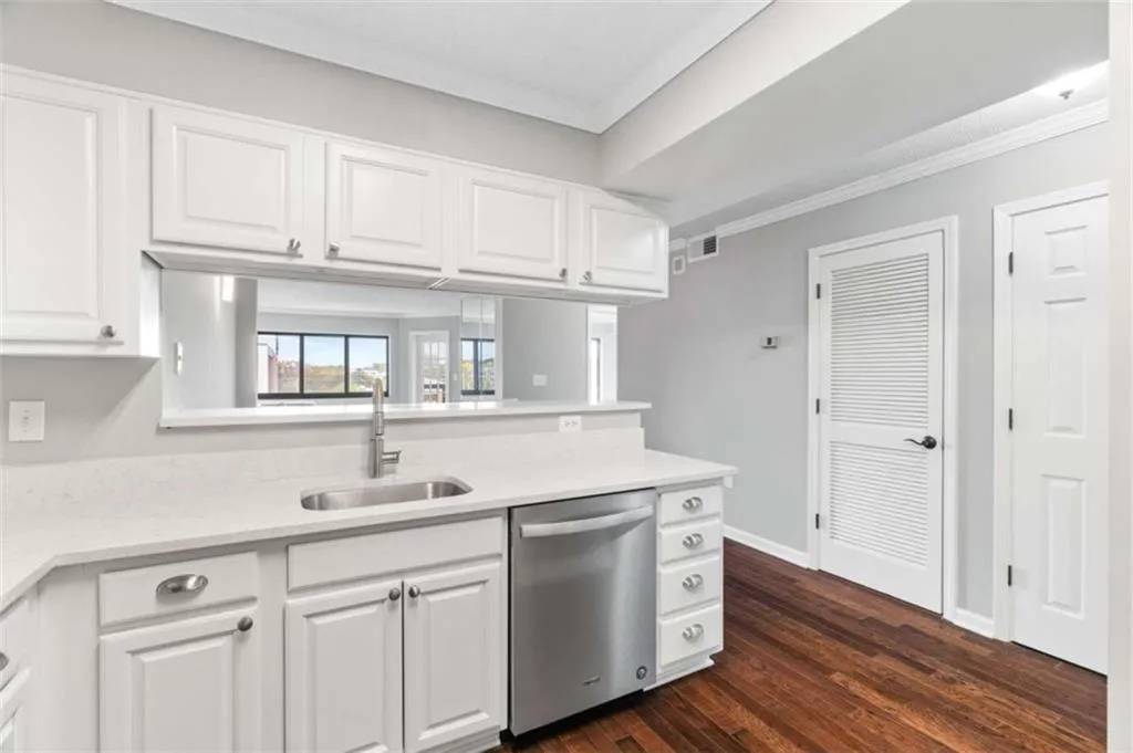 795 Hammond Drive Unit 801, Atlanta, Georgia 30328, 2 Bedrooms Bedrooms, ,1 BathroomBathrooms,Residential,For Sale,795 Hammond Drive Unit 801,7534623
