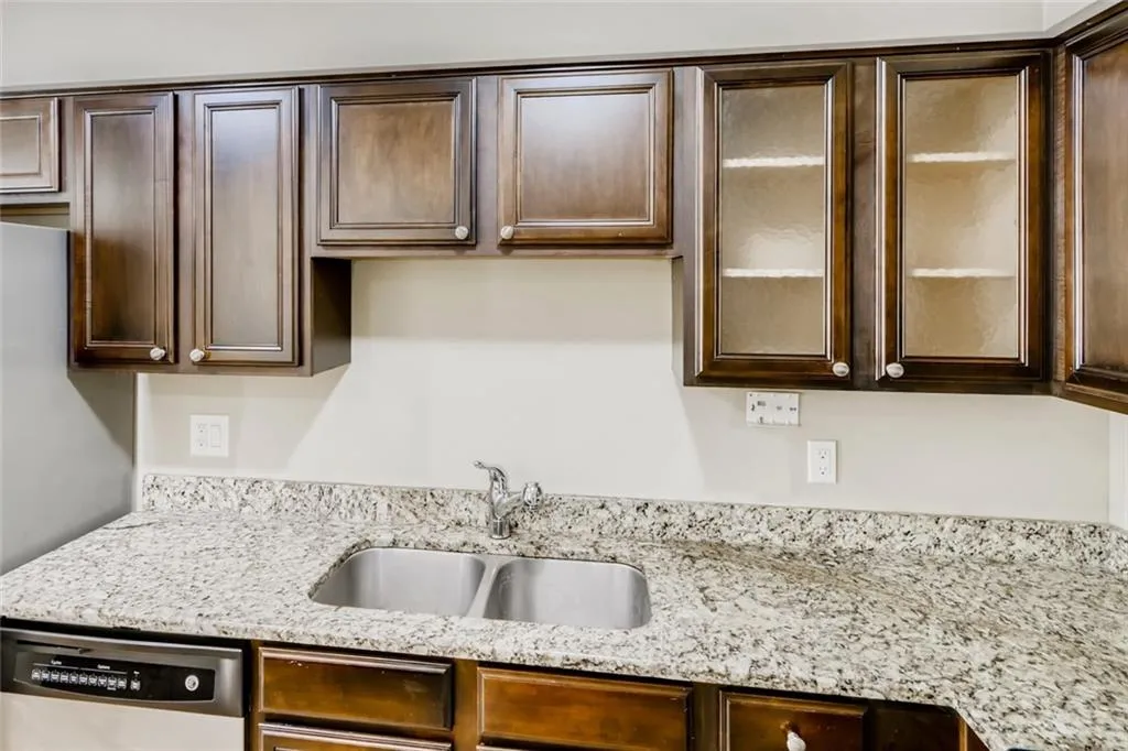 6980 Roswell Road Unit E7, Sandy Springs, Georgia 30328, 2 Bedrooms Bedrooms, ,2 BathroomsBathrooms,Residential,Sold,6980 Roswell Road Unit E7,6927973