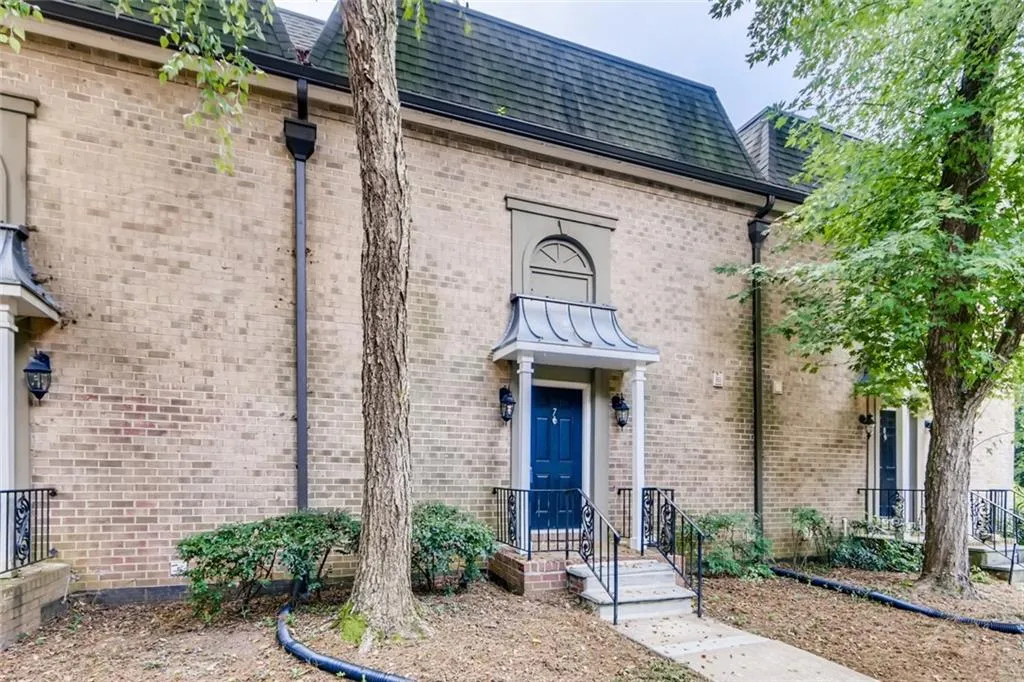 6980 Roswell Road Unit E7, Sandy Springs, Georgia 30328, 2 Bedrooms Bedrooms, ,2 BathroomsBathrooms,Residential,Sold,6980 Roswell Road Unit E7,6927973