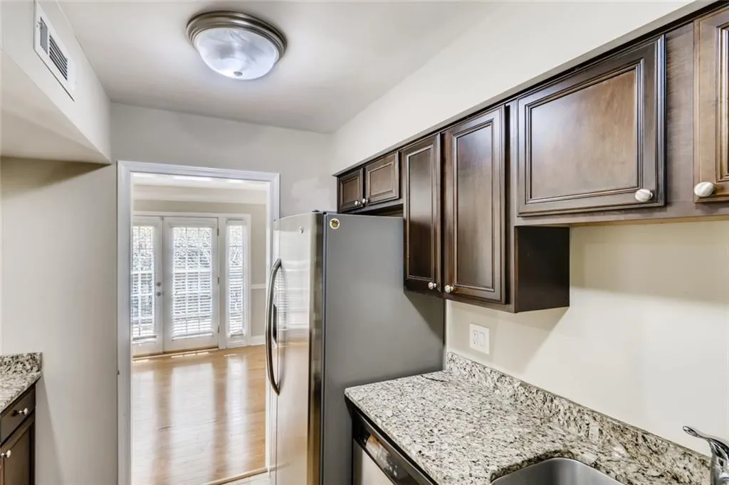 6980 Roswell Road Unit E7, Sandy Springs, Georgia 30328, 2 Bedrooms Bedrooms, ,2 BathroomsBathrooms,Residential,Sold,6980 Roswell Road Unit E7,6927973