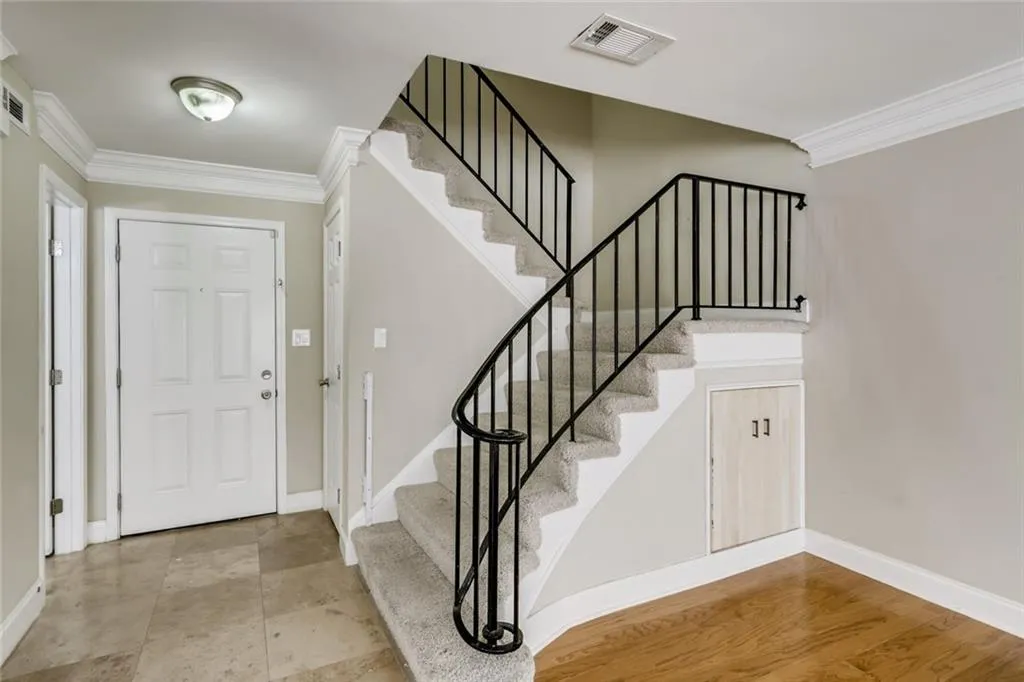 6980 Roswell Road Unit E7, Sandy Springs, Georgia 30328, 2 Bedrooms Bedrooms, ,2 BathroomsBathrooms,Residential,Sold,6980 Roswell Road Unit E7,6927973