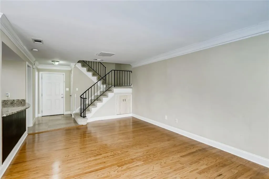 6980 Roswell Road Unit E7, Sandy Springs, Georgia 30328, 2 Bedrooms Bedrooms, ,2 BathroomsBathrooms,Residential,Sold,6980 Roswell Road Unit E7,6927973