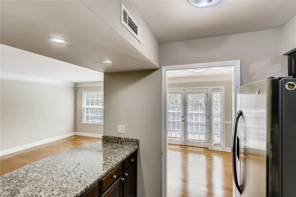 6980 Roswell Road Unit E7, Sandy Springs, Georgia 30328, 2 Bedrooms Bedrooms, ,2 BathroomsBathrooms,Residential,Sold,6980 Roswell Road Unit E7,6927973