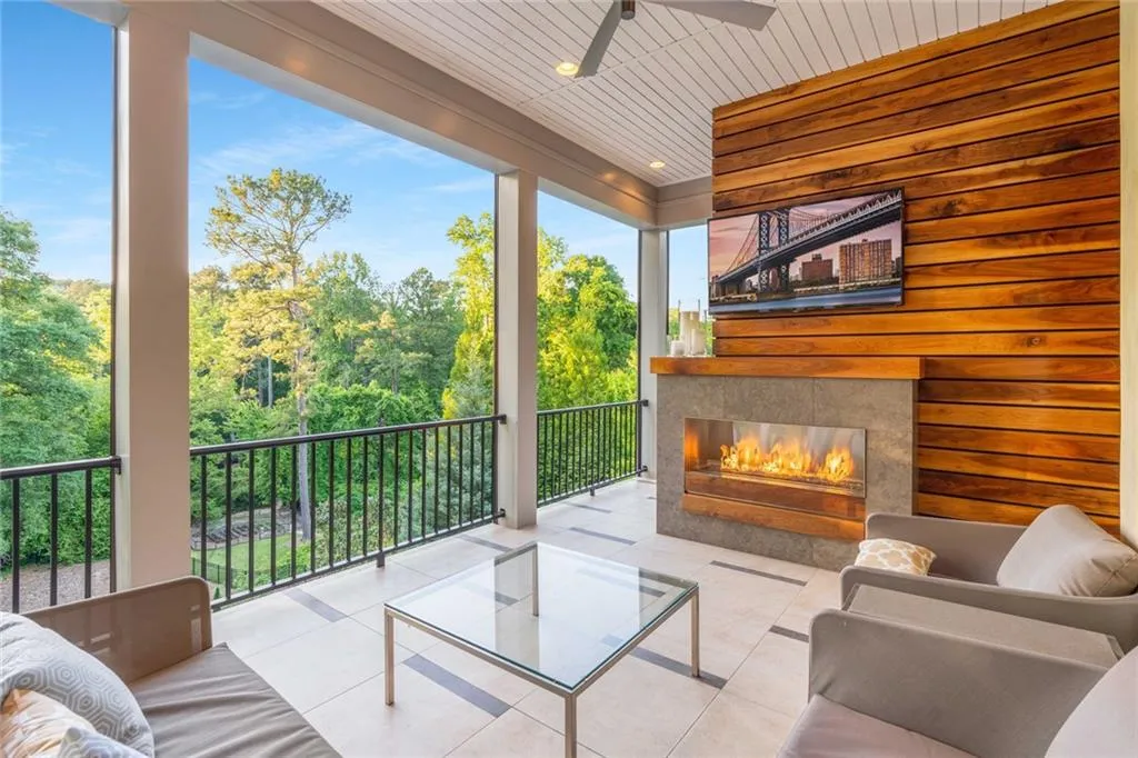 725 Londonberry Road, Sandy Springs, Georgia 30327, 6 Bedrooms Bedrooms, ,7 BathroomsBathrooms,Residential,Sold,725 Londonberry Road,7082320