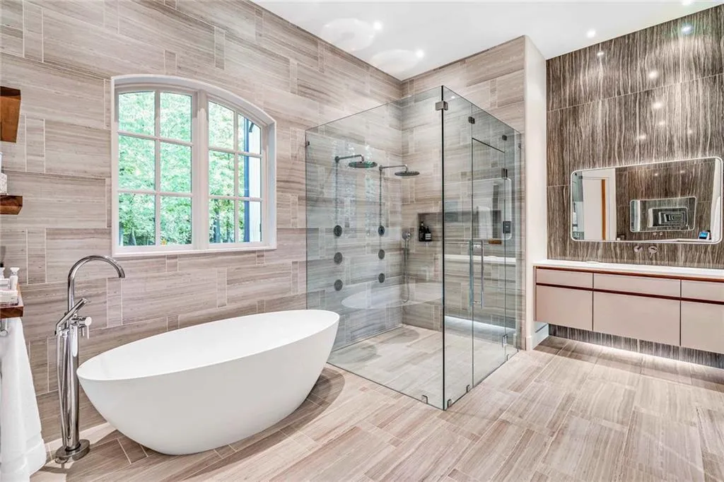 725 Londonberry Road, Sandy Springs, Georgia 30327, 6 Bedrooms Bedrooms, ,7 BathroomsBathrooms,Residential,Sold,725 Londonberry Road,7082320