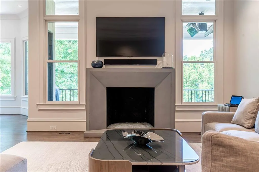 725 Londonberry Road, Sandy Springs, Georgia 30327, 6 Bedrooms Bedrooms, ,7 BathroomsBathrooms,Residential,Sold,725 Londonberry Road,7082320