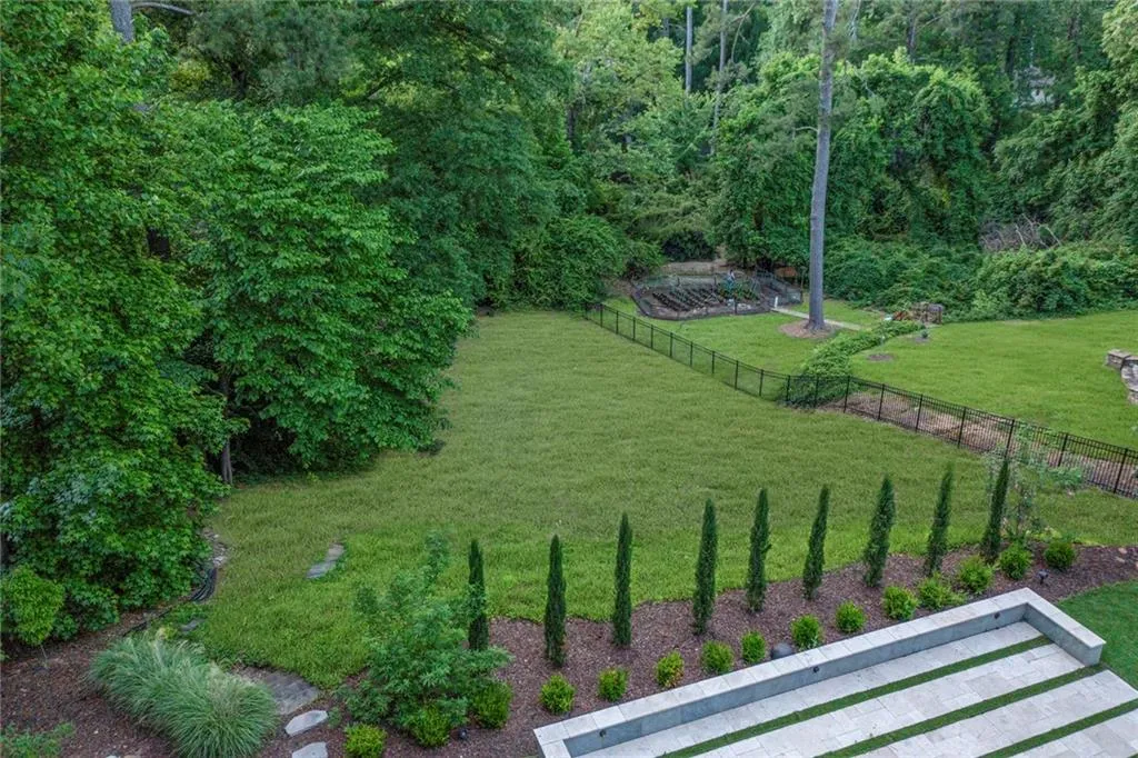 725 Londonberry Road, Sandy Springs, Georgia 30327, 6 Bedrooms Bedrooms, ,7 BathroomsBathrooms,Residential,Sold,725 Londonberry Road,7082320