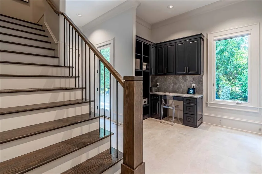 725 Londonberry Road, Sandy Springs, Georgia 30327, 6 Bedrooms Bedrooms, ,7 BathroomsBathrooms,Residential,Sold,725 Londonberry Road,7082320